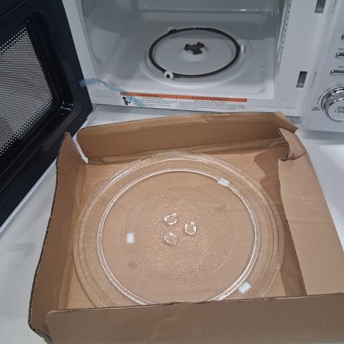 GALANZ RETRO STYLE COUNTERTOP MICROWAVE OVEN - 0.7CU.FT. - WHITE (MODEL: GLCMKZ07WER07) image 3