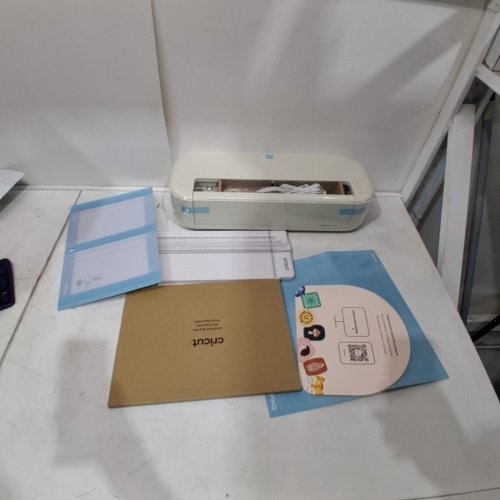 CRICUT EXPLORE 5 VINYL CUTTING MACHINE ESSENTIAL BUNDLE - CREAM (MODEL: CXPL204C / 8003147) image 2