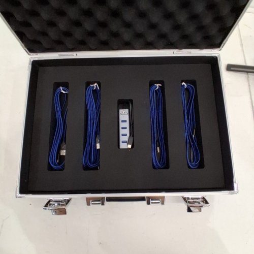14PC APOGEE HYPEMIC PODCAST KIT WITH HARD CASE & TRIPODS - BLACK / COPPER (MODEL: 3500-0146-0000) image 4