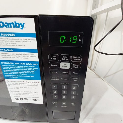 DANBY COUNTERTOP MICROWAVE - 700W - 0.7CU.FT - BLACK (MODEL: DBMW0721BBB) image 2