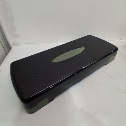 AMAZON BASICS ADJUSTABLE AEROBIC EXERCISE STEP PLATFORM - GREEN/BLACK image 2