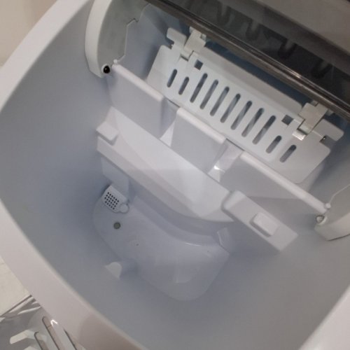FRIGIDAIRE COMPACT COUNTERTOP ELECTRIC ICE MAKER - MAKES 26LBS OF ICE/DAY - SILVER (MODEL: EFIC189-B-SILVER) image 4