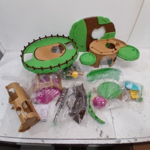 22PC LI'L WOODZEEZ MINIATURE FAMILY TREE DOLL HOUSE PLAY SET - 22" - MULTICOLOUR (MODEL: WZ6707C1Z) image 2