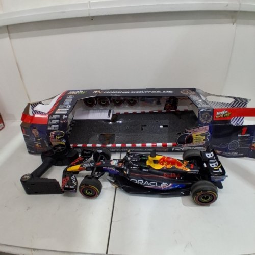 MAISTO TECH FORMULA 1 ONE MAX VERSTAPPEN #1 ORACLE REDBULL CAR - 1:10 SCALE - BLACK/RED (MODEL: 1739888) image 3