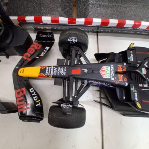 MAISTO TECH FORMULA 1 ONE MAX VERSTAPPEN #1 ORACLE REDBULL CAR - 1:10 SCALE - BLACK/RED (MODEL: 1739888) image 4