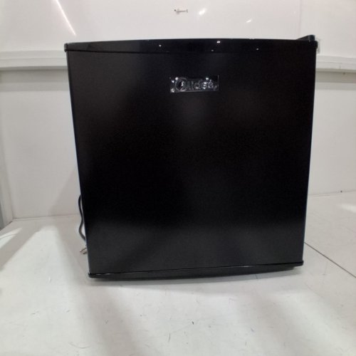 MIDEA COMPACT SINGLE-DOOR MINI REFRIGERATOR - BLACK (MODEL: WHS-65LB1) image 3