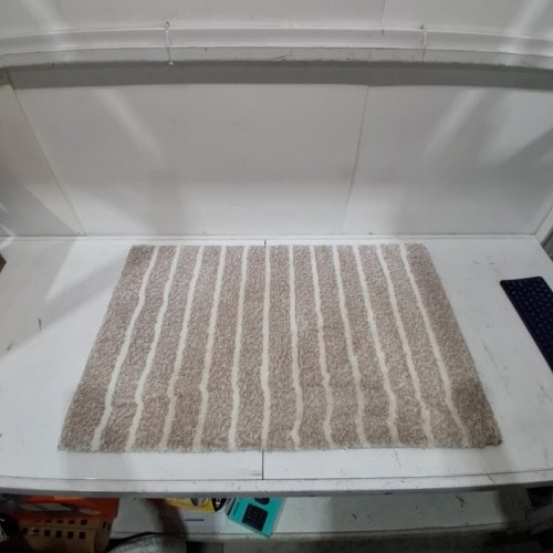 SMALL BATH MAT - 24" X 36" - BEIGE AND CREAM image 2