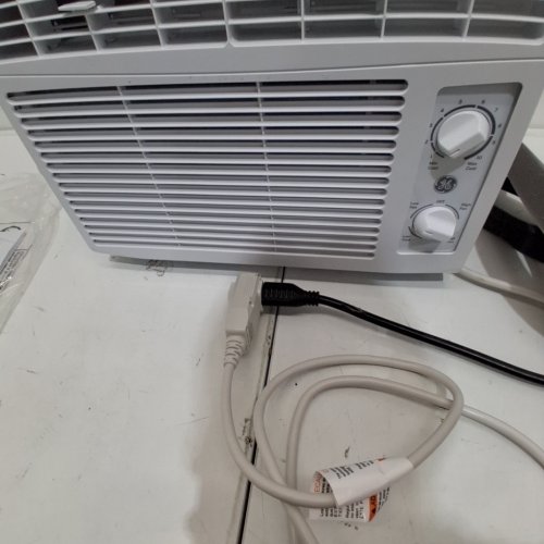 GE APPLIANCES ELECTRONIC WINDOW AIR CONDITIONER - 5,000 BTU - 150SQ.FT - WHITE (MODEL: AWAS05BWFC) image 2