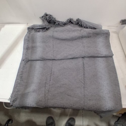 TEXTURED FRINGED COUCH COVER - 112" X 70" - GREY image 2