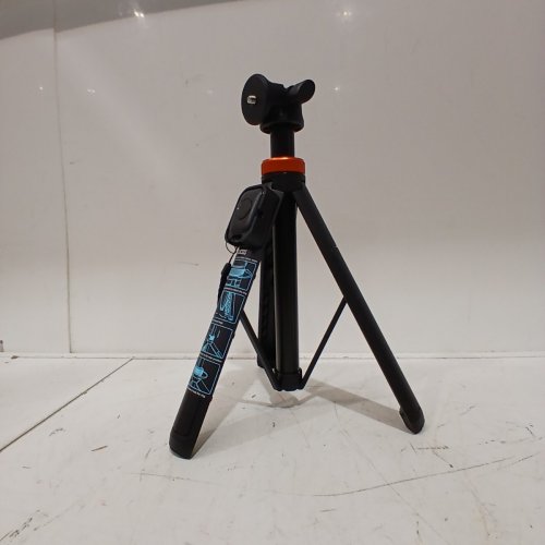 EUCOS 2-IN-1 TRIPOD STAND AND SELFIE STICK WITH REMOTE SHUTTER - 62" image 3