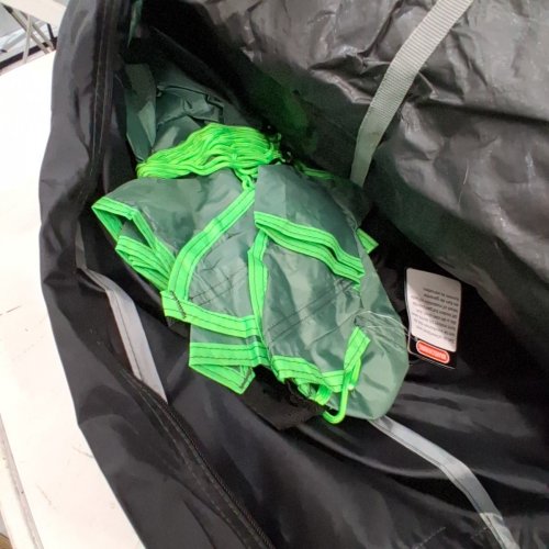 AMAZON BASICS INSTANT CAMPING TENT WITH RAINFLY - 6 PERSON - GREEN/WHITE image 3