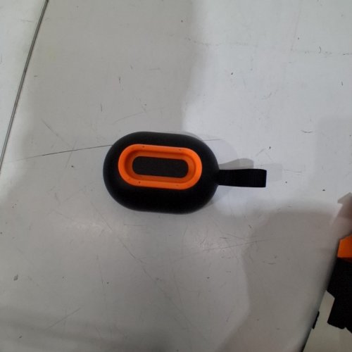 SKULL CANDY OUNCE XT WATERPROOF PORTABLE SPEAKER - 16-HOUR BATTERY LIFE - BLACK image 4
