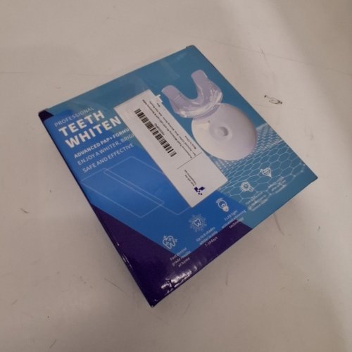 PROFESSIONAL TEETH WHITENING KIT WITH LED LIGHT AND SENSITIVITY RELIEF GEL image 4
