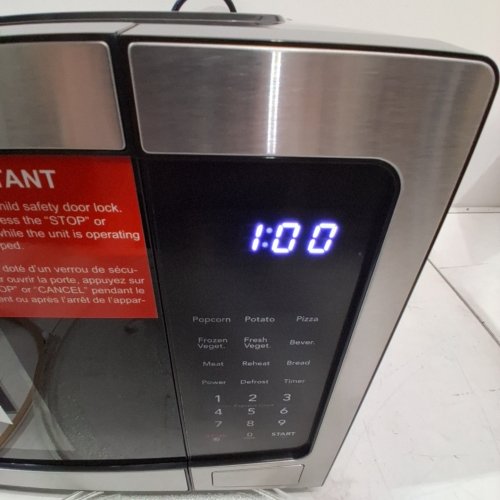 FRIGIDAIRE COMPACT COUNTERTOP MICROWAVE OVEN - 1.1 CU.FT. - BLACK/SILVER (MODEL: EMW1134) image 2