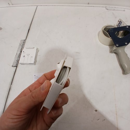 APPLE EARPODS LIGHTING CONNECTOR HEADPHONES - WHITE image 3