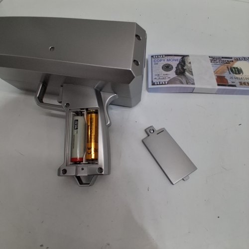 BATTERY OPERATED MONEY GUN WITH FAKE MONEY - SILVER image 2