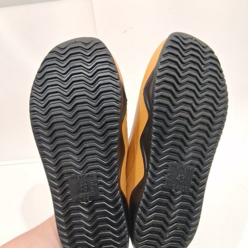 UNISEX ANKLE HIGH RUBBER RAIN BOOTS WITH REMOVEABLE PLUSH LINER - SIZE 9.5 (43) - TAN / BLACK image 3