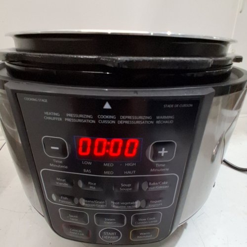 STARFRIT ELECTRIC PRESSURE COOKER - STEAM TRAY, MEASURING CUP & SPATULA- 8L CAPACITY - BLACK (MODEL: 024603) image 2