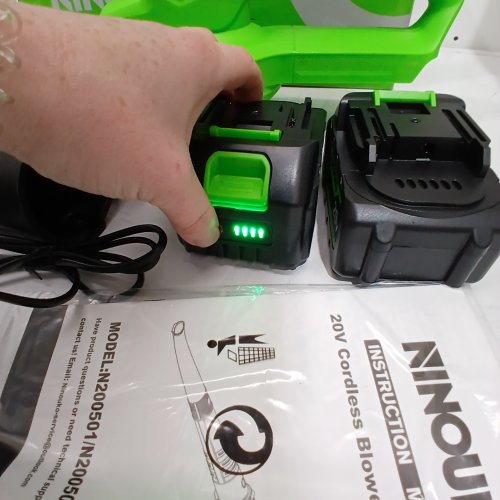 NINOUKO CORDLESS BLOWER WITH 2 BATTERIES AND CHARGER - 20 V - GREEN (MODEL: N200501G) image 2