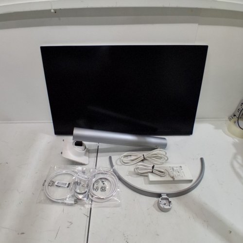 LG 31.5" UHD 4K MONITOR - 60HZ (MODEL: 32UP83AK-W) image 3