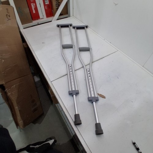 MEDLINE GUARDIAN STANDARD ALUMINUM ADJUSTABLE CRUTCHES - 5.2FT TO 5.10FT - ALUMINUM (MODEL: MDSV80535) image 2