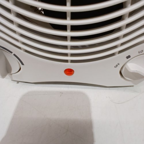 BLACK + DECKER COMPACT/PERSONAL BLACK CERAMIC DESKTOP HEATER WITH SAFETY PROTECTION - 1500W - WHITE (MODEL: BHD101W) image 2