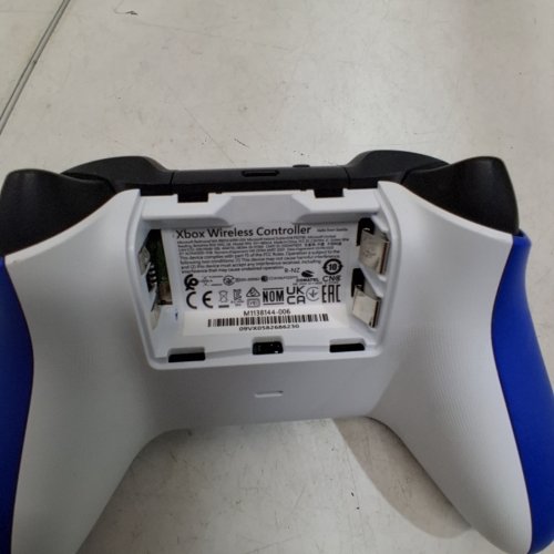 XBOX ONE CORE CONTROLLER - SHOCK BLUE image 5