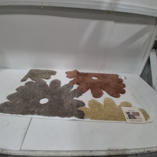 SAFDIE CARVED FLORAL NON-SLIP FLUFFY BATH MAT - 22" X 36" - NEUTRALS/BROWN (MODEL: 1990087) image 2