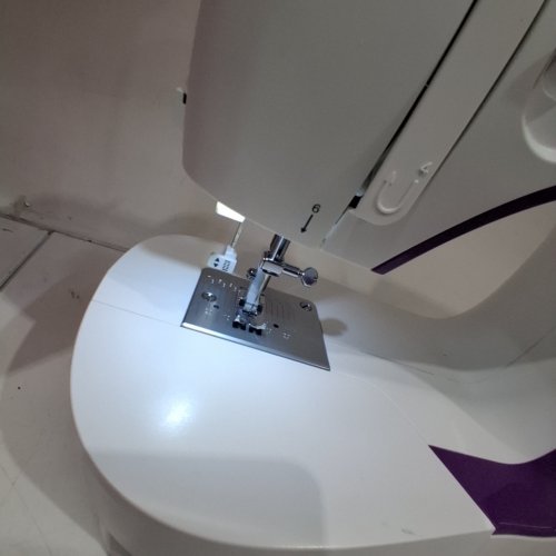 SINGER M3500 32 STITCH SEWING MACHINE - WHITE/PURPLE (MODEL: M3500) image 2
