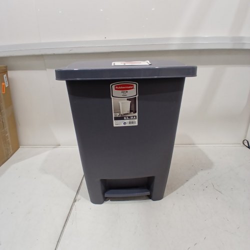 RUBBERMAID STEP-ON GARBAGE CAN - 31L - GREY image 2