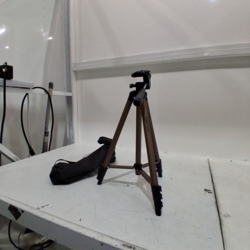 AMAZON BASICS LIGHTWEIGHT CAMERA MOUNT TRIPOD STAND WITH BAG - 50" - BLACK/BROWN image 2