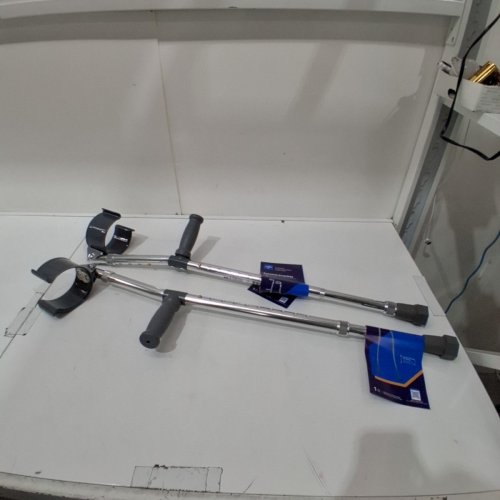 GUARDIAN MEDLINE FOREARM CRUTCHES - YOUTH FITS USERS 4FT 2" - 5FT 2", 250LB - SILVER (MODEL: MDS805162) image 2