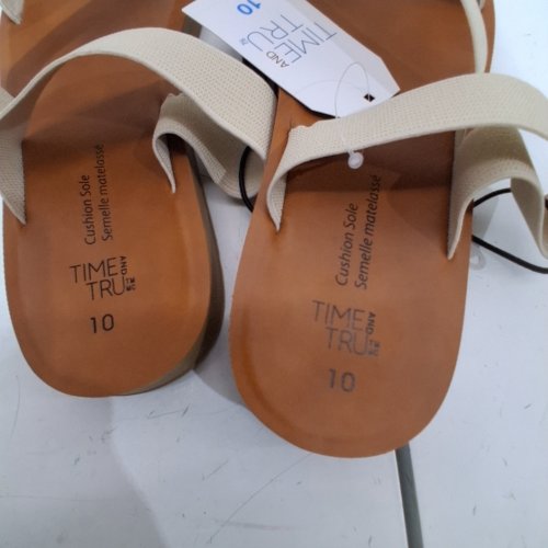 WOMEN'S TIME AND TRU ELASTIC SLIDE ON SANDALS - 10 - CREAM image 4