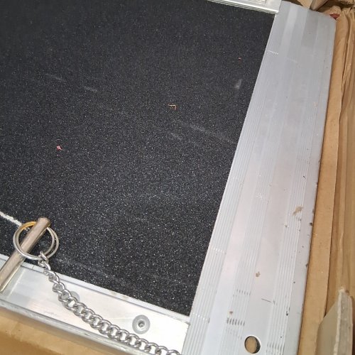 PORTABLE FOLDING NON-SLIP ALUMINUM WHEELCHAIR RAMP - 36" X 29" / 3FT / 800LBS - SILVER/BLACK image 4