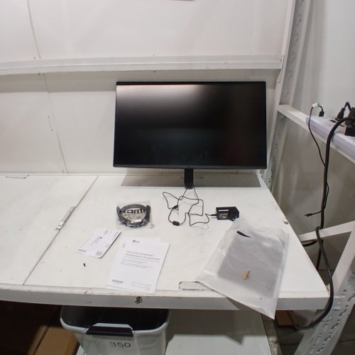 LG ULTRAFINE 4 K UHD MONITOR - 32" (MODEL: 32U700B-B) image 4