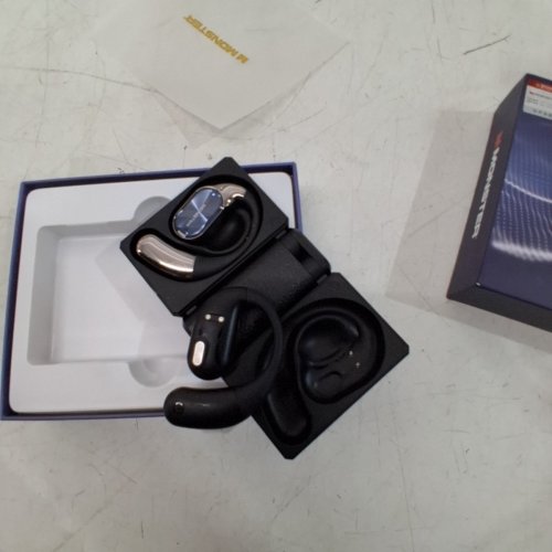 MONSTER DOUBLE FOLDING EAR HOOK WIRELESS HEADPHONES - BLUE\BLACK (MODEL: AC530) image 3