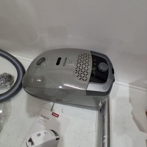 MIELE GUARD S1 ELECTRO BAGGED CANISTER VACUUM CLEANER WITH AIRCLEAN PLUS FILTER, PARQUET TWISTER FLOORBRUSH AND ELECTROBRUSH WITH 1203 WATTS, 25.2 VOLTS- GREY (MODEL: 41TRE044CDN) image 4