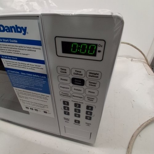 DANBY COUNTERTOP MICROWAVE - 0.7 CU. FT. - WHITE (MODEL: DBMW0721BWW) image 2