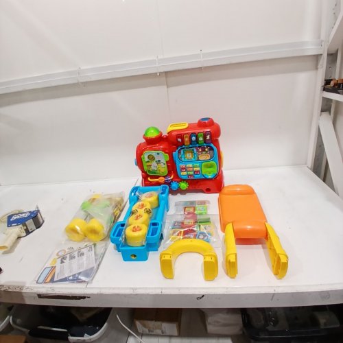 VTECH SIT TO STAND ULTIMATE ALPHABET TRAIN image 2