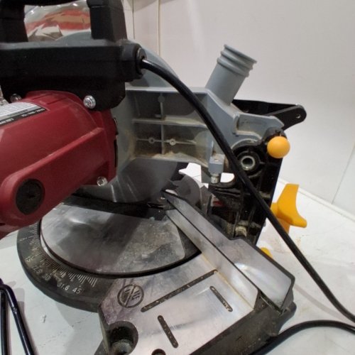 MAKT TOOL 10-INCH COMPOUND MITER SAW - 10"; 15 AMP - RED / BLACK image 5