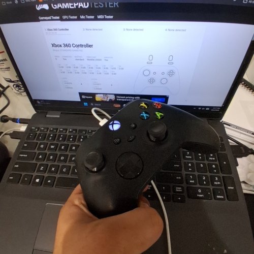 MICROSOFT XBOX ONE CORE WIRELESS CONTROLLER - CARBON BLACK (MODEL: 1537) image 2