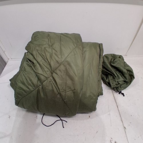 AMAZON BASICS COLD WEATHER CAMPING SLEEPING BAG - DOUBLE - GREEN image 2