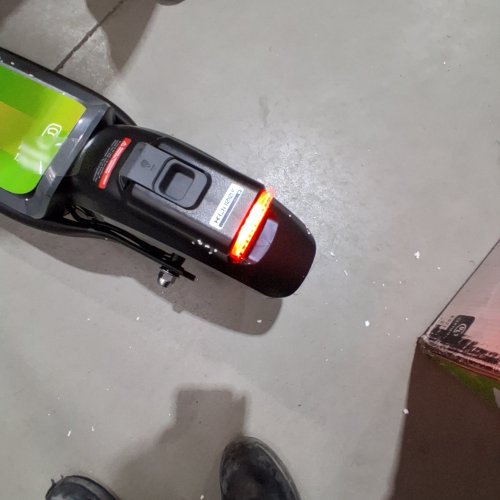 NIU ELECTRIC KICK SCOOTER 600W MOTOR, UP TO 29KM RANGE, 28 KM/H TOP SPEED WITH TURN SIGNALS - GREY (MODEL: KQI100F) image 3