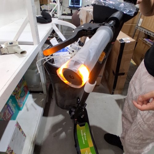 NIU ELECTRIC KICK SCOOTER 600W MOTOR, UP TO 29KM RANGE, 28 KM/H TOP SPEED WITH TURN SIGNALS - GREY (MODEL: KQI100F) image 4