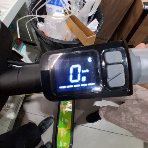 NIU ELECTRIC KICK SCOOTER 600W MOTOR, UP TO 29KM RANGE, 28 KM/H TOP SPEED WITH TURN SIGNALS - GREY (MODEL: KQI100F) image 6