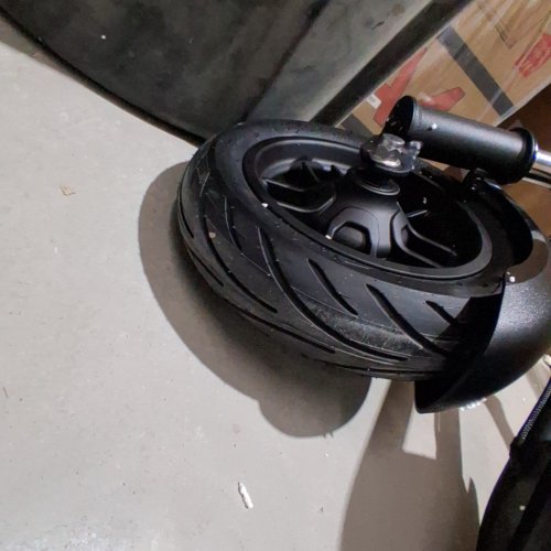 NIU ELECTRIC KICK SCOOTER 600W MOTOR, UP TO 29KM RANGE, 28 KM/H TOP SPEED WITH TURN SIGNALS - GREY (MODEL: KQI100F) image 8