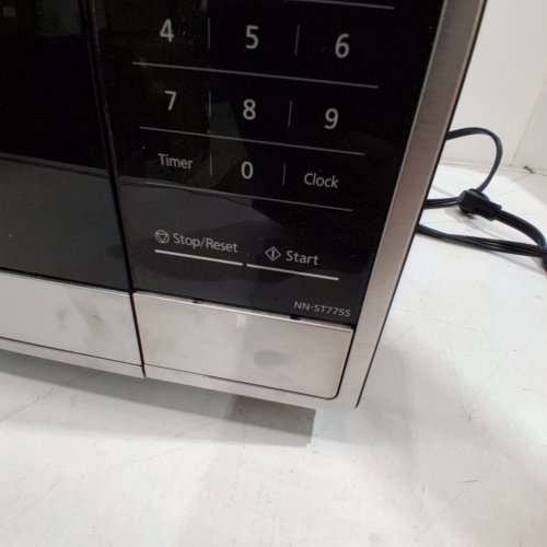 PANASONIC COUNTERTOP MICROWAVE WITH CYCLONIC WAVE INVERTER TECHNOLOGY - 1.6 CU. FT - SILVER/BLACK (MODEL: NN-ST775S) image 3