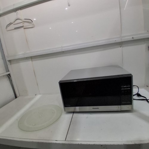 PANASONIC COUNTERTOP MICROWAVE WITH CYCLONIC WAVE INVERTER TECHNOLOGY - 1.6 CU. FT - SILVER/BLACK (MODEL: NN-ST775S) image 4