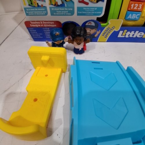 FISHER PRICE LITTLE PEOPLE LIGHT UP LEARNING GARAGE (MODEL: HTK84) image 4