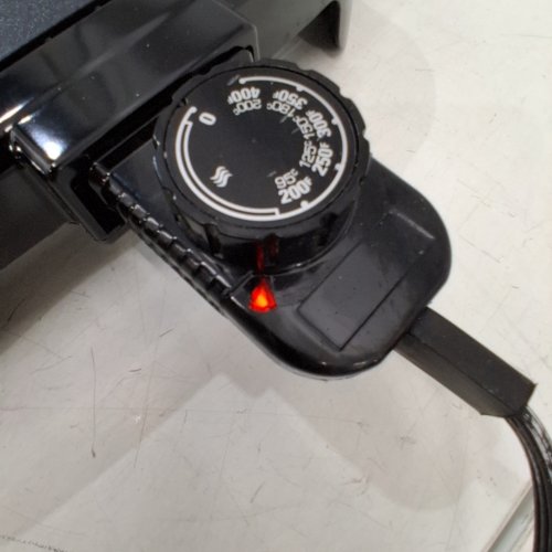 BLACK+DECKER FAMILY SIZED CORDED ELECTRIC GRIDDLE - 20" X 11" - BLACK (MODEL: GD2011BC) image 2